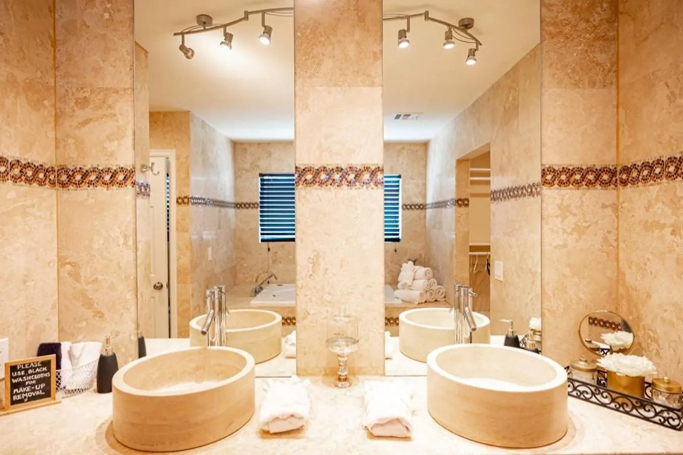 Your Private, Luxurious & Large Oasis-4 Suites Las Vegas United States