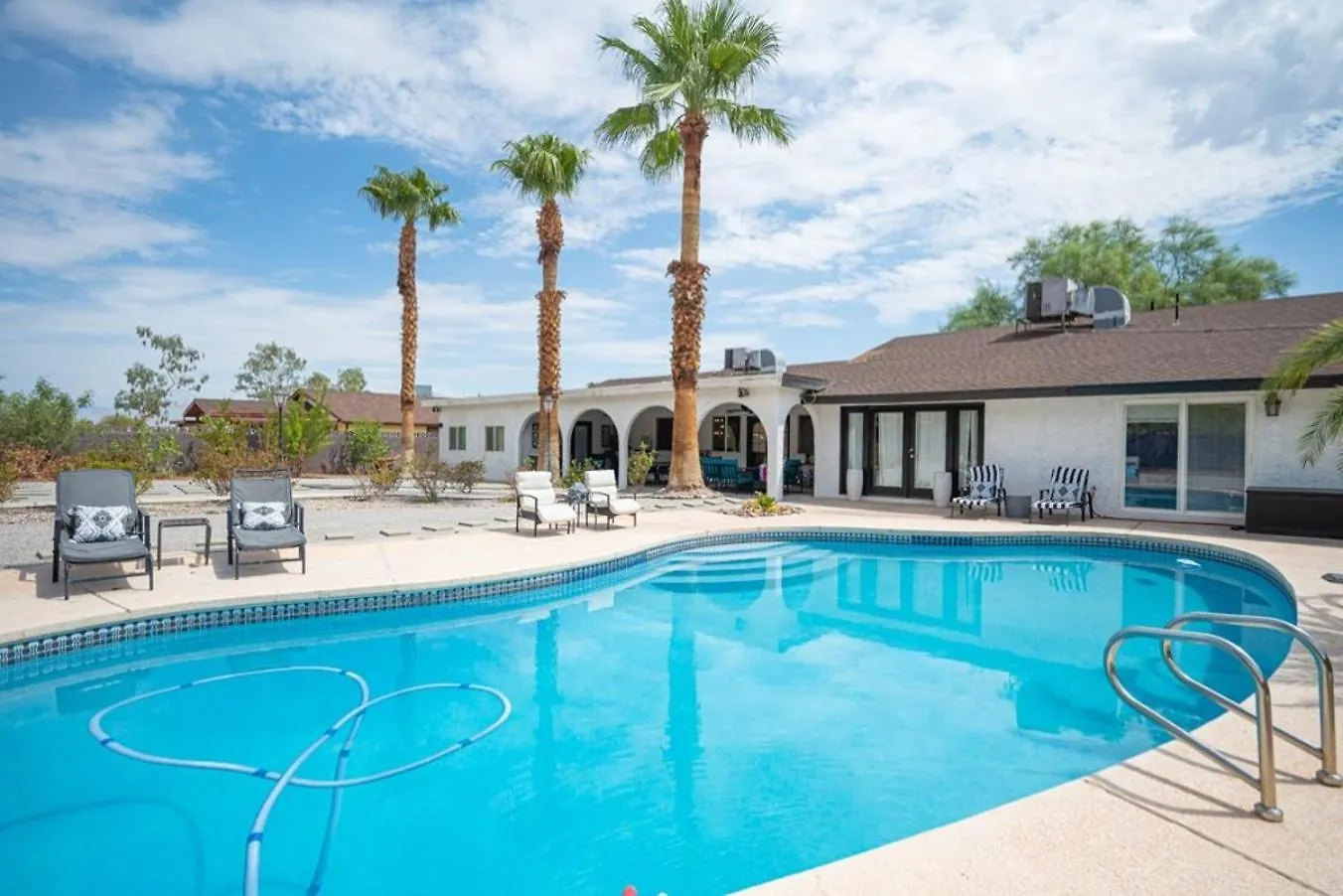 Your Private, Luxurious & Large Oasis-4 Suites Las Vegas